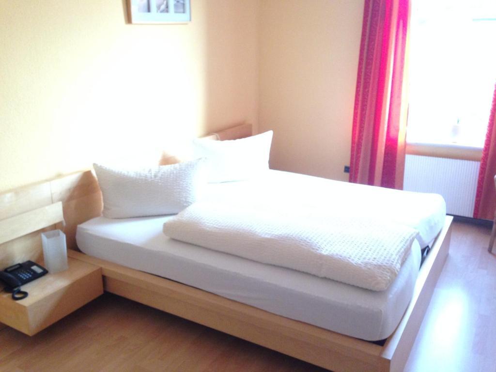 Vierlandentor Hotel Hamburg Room photo